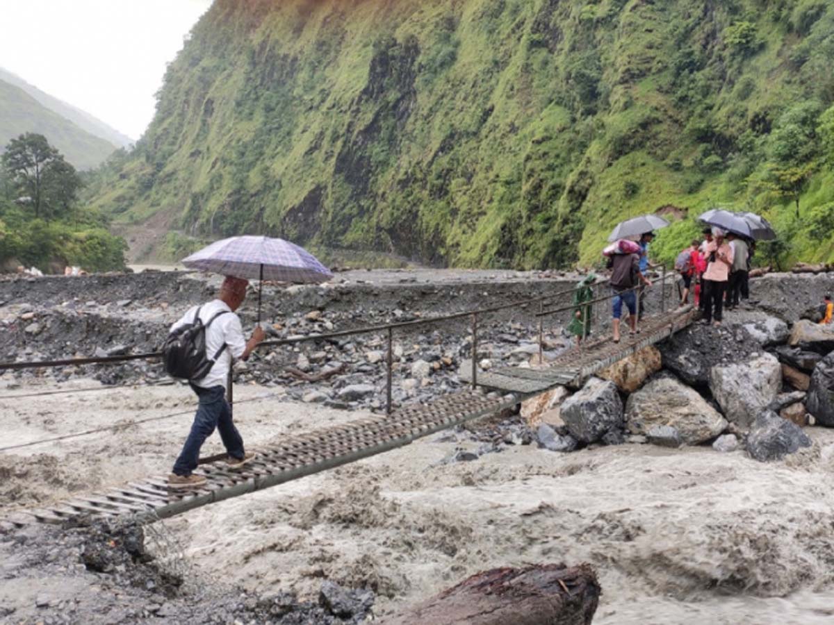 दार्चुलाको लास्कु खोलामा अस्थायी पुल निर्माण, स्थानीयलाई आवतजावतमा सहज 